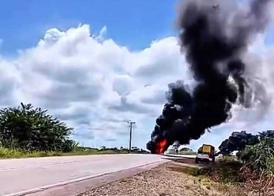 Incêndio destrói cabine de carreta frigorífica na MT-320, em Nova Canaã do Norte