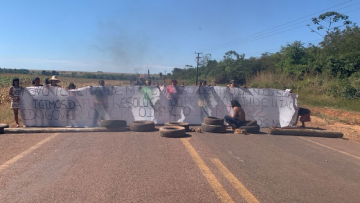 Indígenas Terena bloqueiam MT-322 no norte de MT por direitos à saúde e ICMS Ecológico