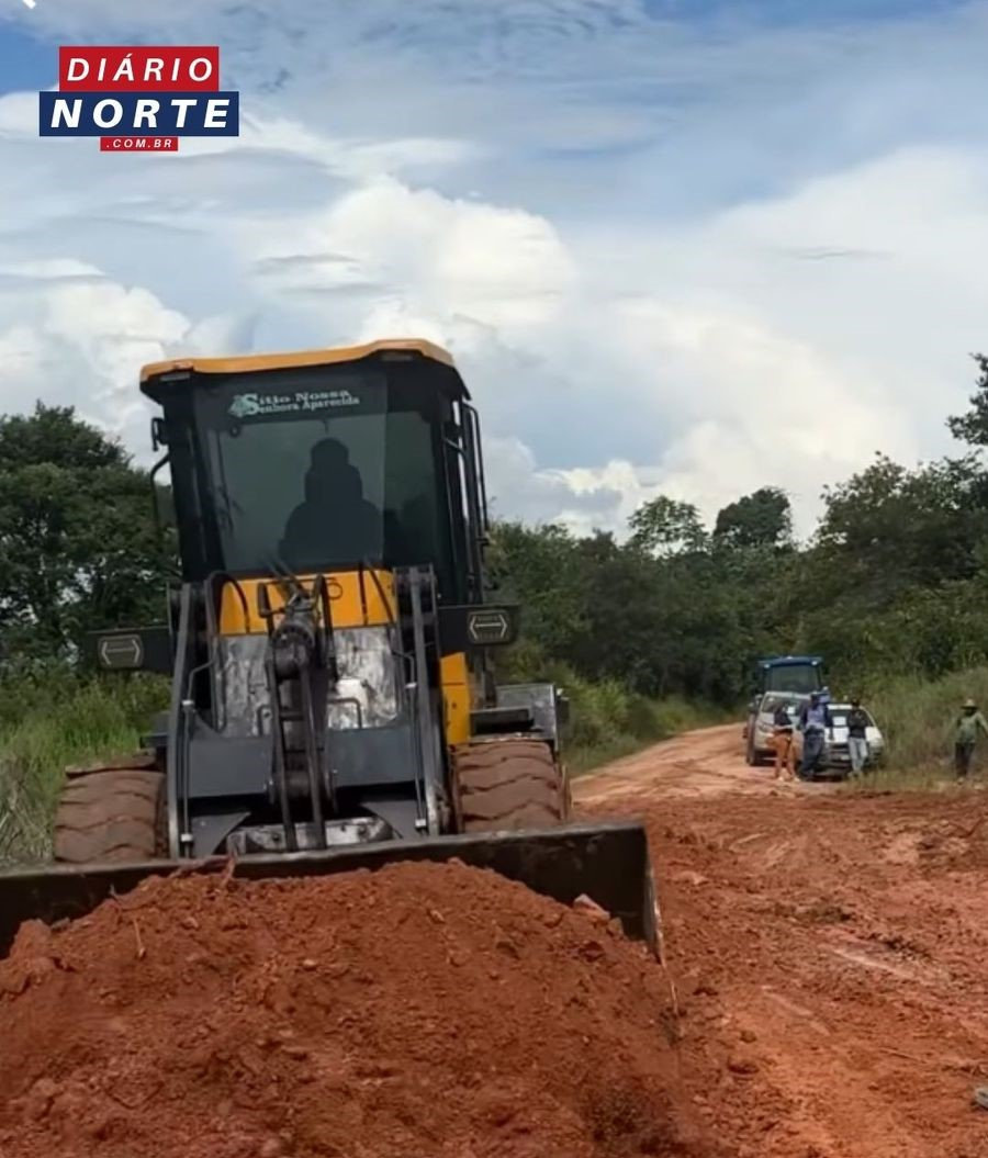 Peixoto de Azevedo intensifica recuperação de estrada vicinal entre Travessão 4 e Pium