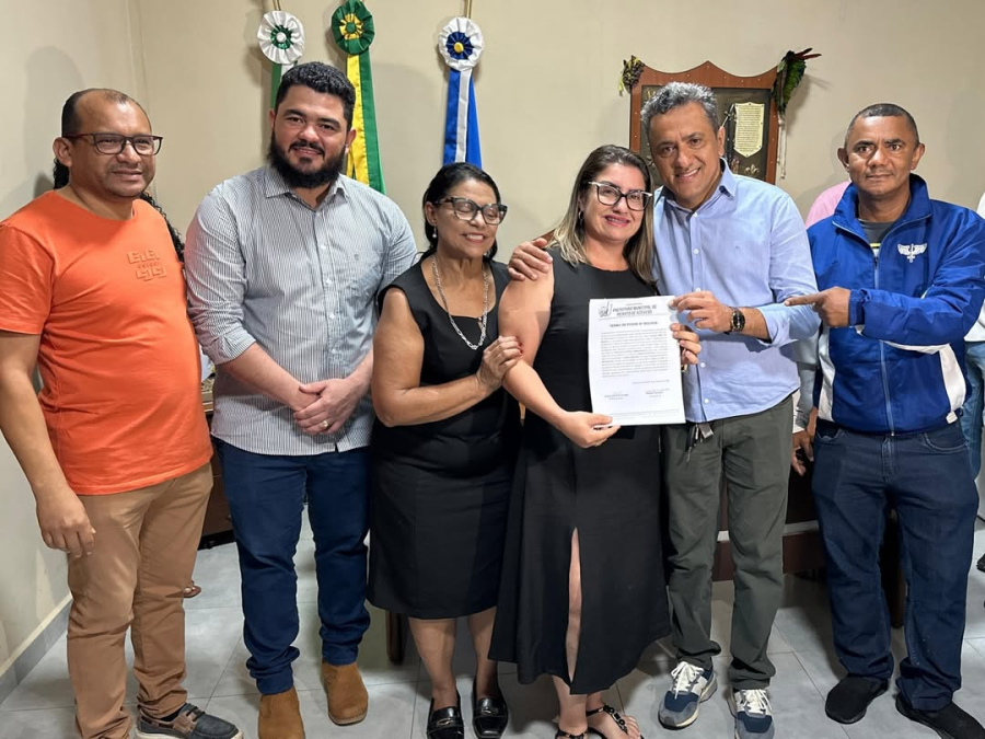 Prefeitura fortalece Educação com posse de 16 novos servidores efetivos