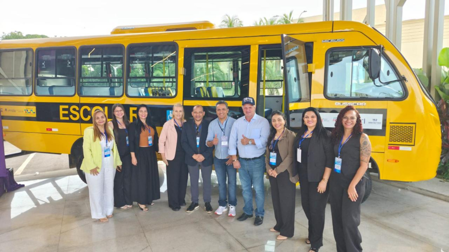 Peixoto recebe três novos ônibus escolares do Governo de MT