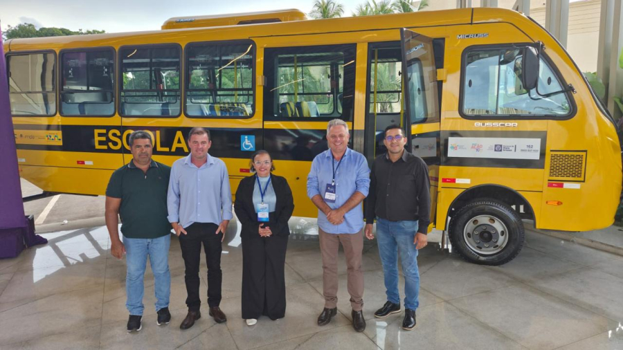 Novo Mundo recebe três novos ônibus para fortalecer a educação