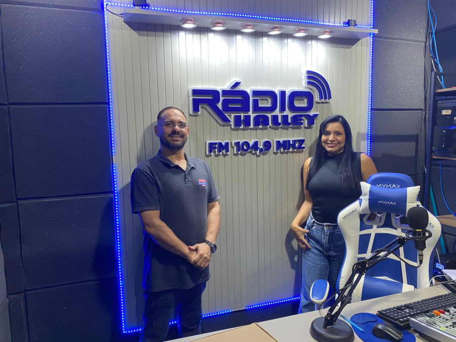 Jakeline Martins agita as tardes na Rádio Halley em Terra Nova do Norte