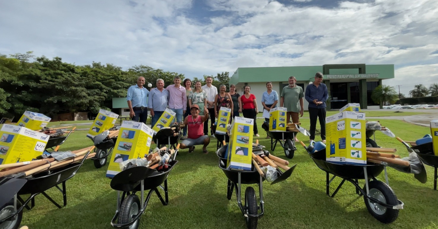 Produtor recebe reforço no trabalho com entrega de kits em Matupá