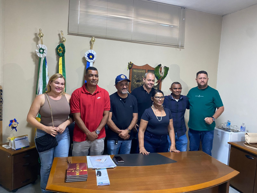 Paulistinha faz balanço da gestão em reunião com vereadores e imprensa no gabinete
