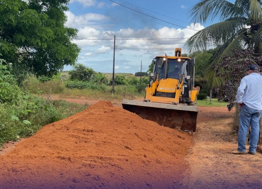 Secretaria de Obras intensifica recuperação de estradas na região do Alto Alegre em Matupá