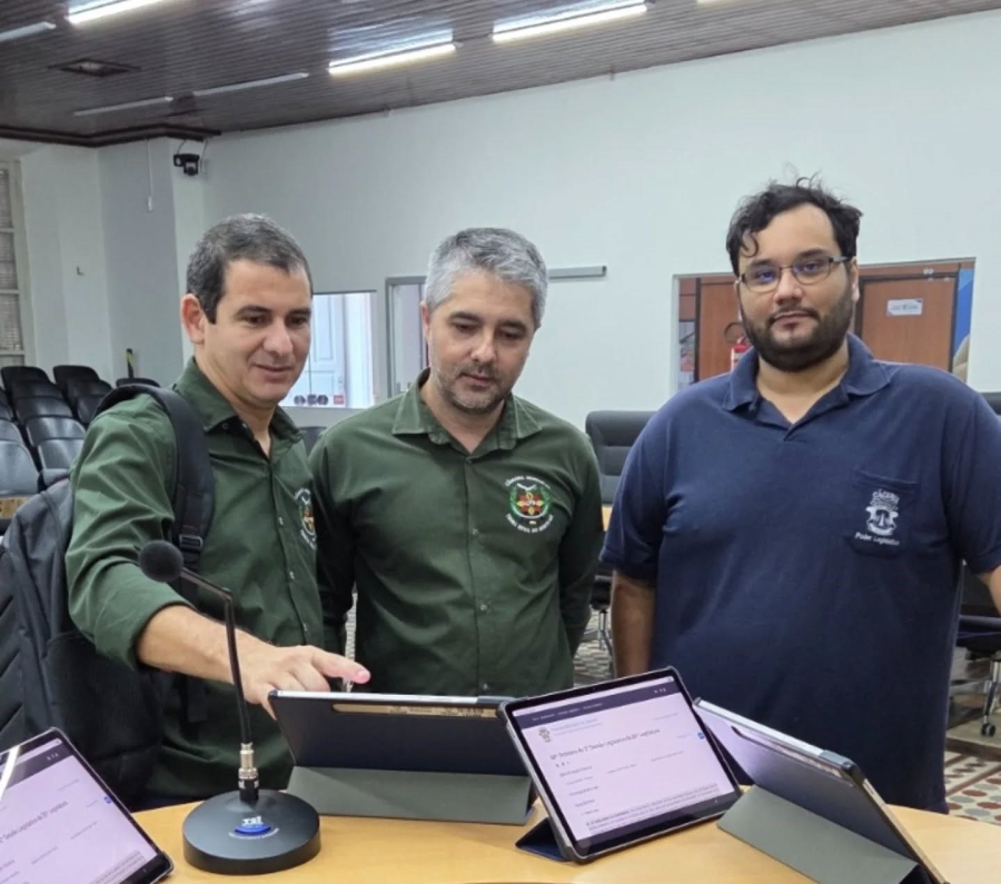 Servidores da Câmara de Terra Nova realizam visita técnica na Câmara de Cáceres com foco na automação do processo legislativo