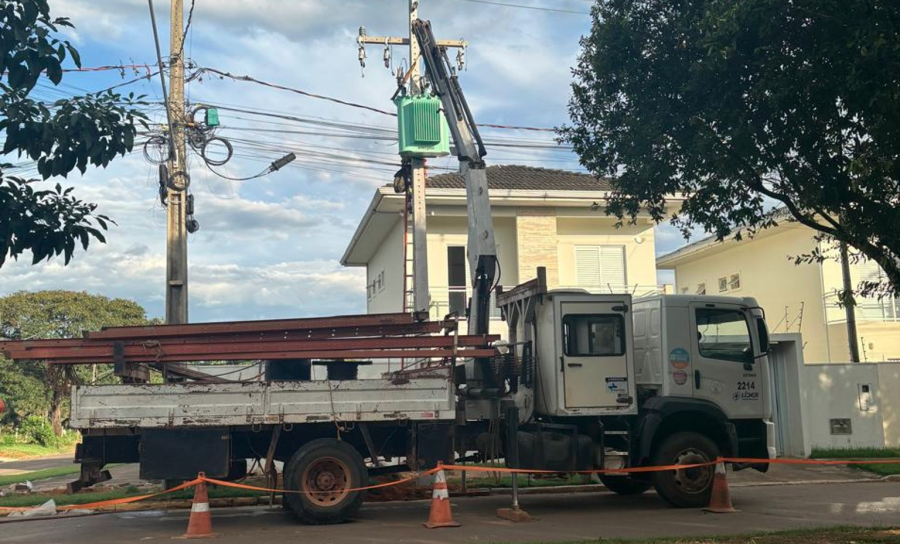 Após cobranças da Prefeitura, Energisa substitui transformador da Escola Bom Jesus em Colíder