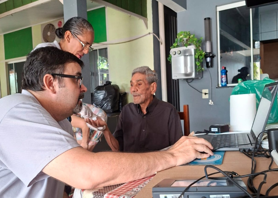 Programa da Prefeitura de Colíder leva emissão de documentos até a casa de moradores com dificuldade de locomoção
