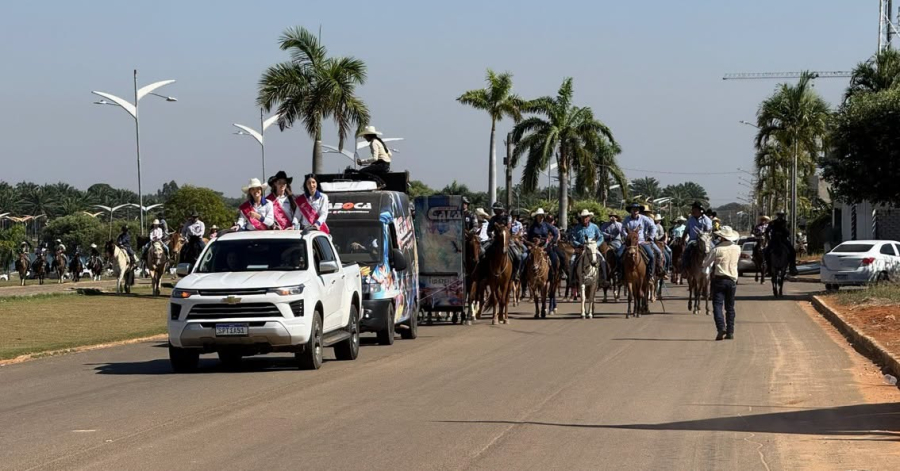 1ª Cavalgada da ExpoMatupá reúne multidão e fortalece tradição sertaneja