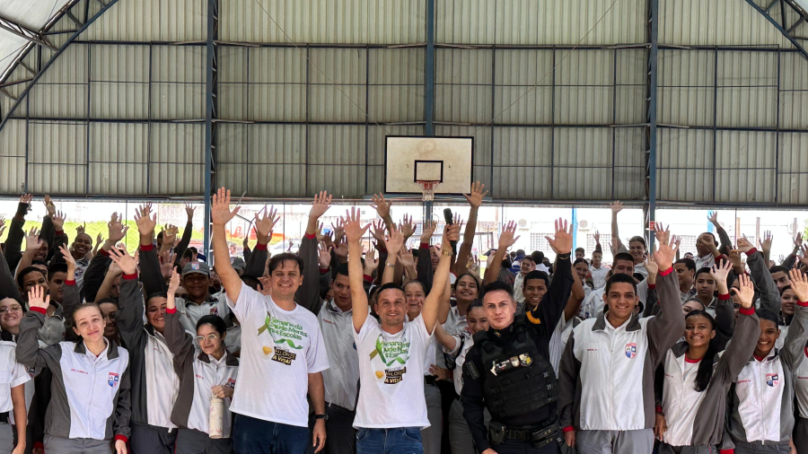 Thiago Silva destaca ações para ampliar oportunidades aos estudantes