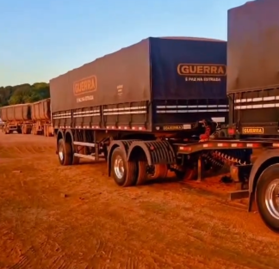 Carreta tem rodas e pneus furtados durante parada na BR-163