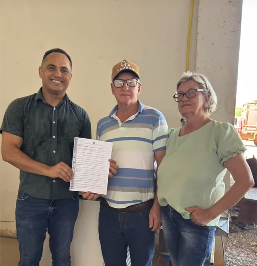 Matupá entrega títulos definitivos a moradores de assentamentos