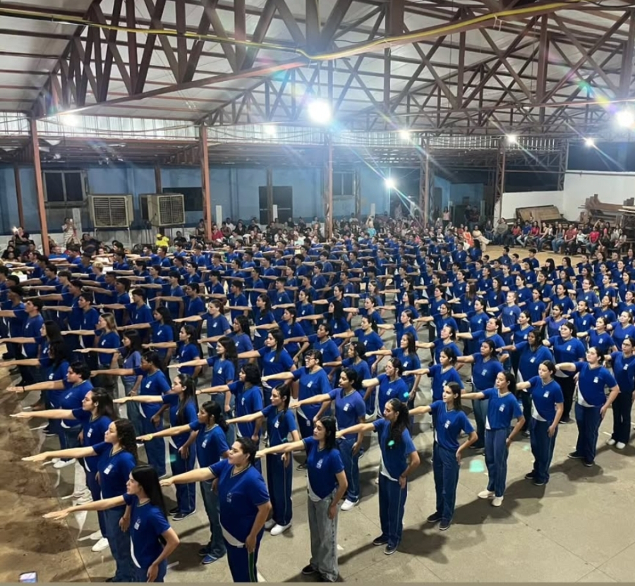 Escola 13 de Maio realiza cerimônia de juramento do modelo cívico-militar